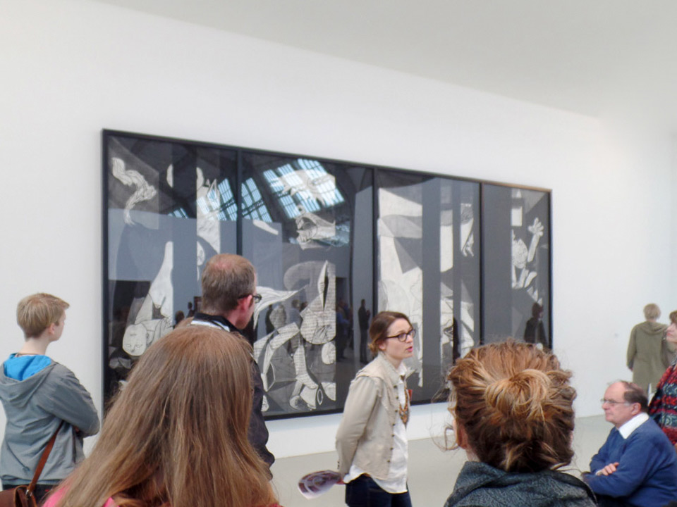 Deichtorhallen Ausstellung Picasso Guernica Robert Longo
